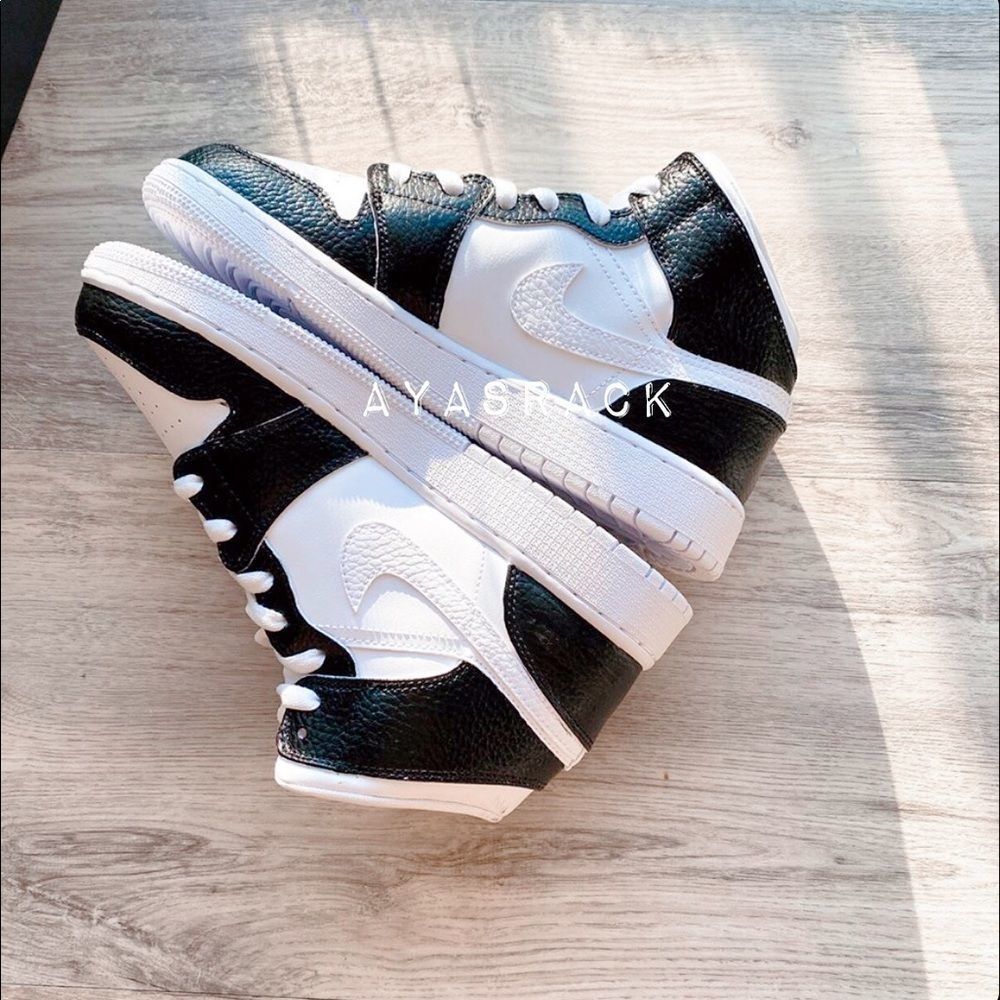 Custom painted  Air jordan 1 mid - Picture 3 of 6